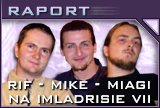 Mike lubi stać z tyłu. Ciekawe czemu? ;)