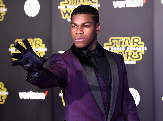 NEWS – John Boyega o mroczniejszym tonie Epizodu VIII