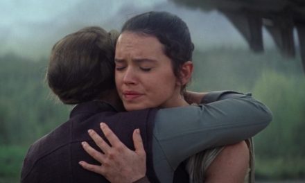 Carrie Fisher zdradza dlaczego Leia przytuliła Rey zamiast Chewiego